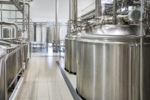 Hygiene und Temperaturkontrolle in der Lebensmittelproduktion – die Rolle von Edelstahlbehältern